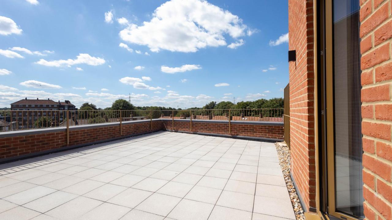 Modern Apartments With Balcony In Merton Near Wimbledon By Sojo Stay Mitcham Kültér fotó