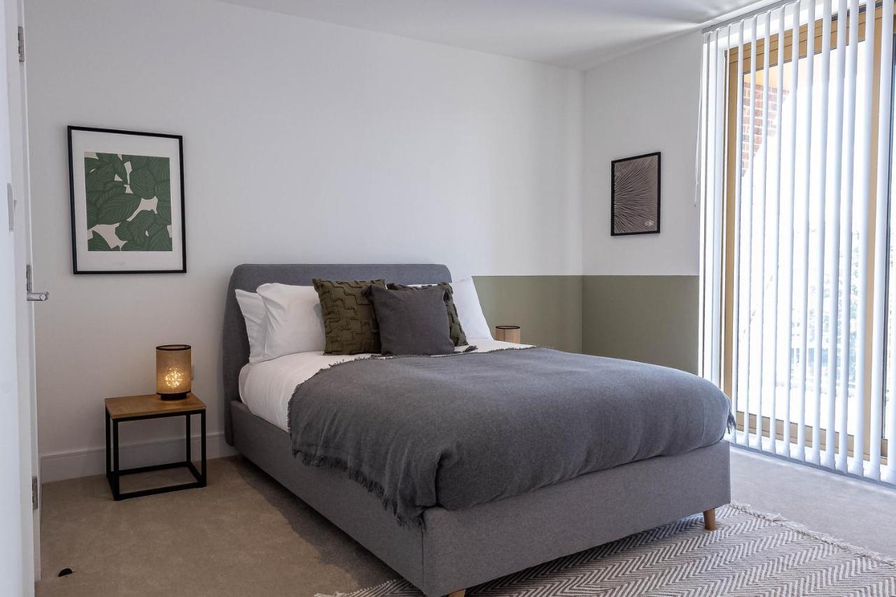 Modern Apartments With Balcony In Merton Near Wimbledon By Sojo Stay Mitcham Kültér fotó