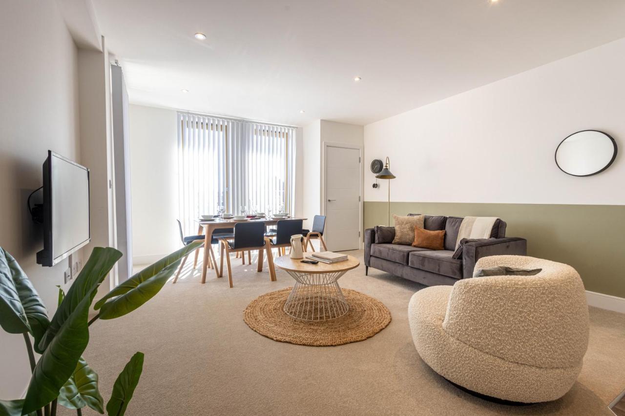 Modern Apartments With Balcony In Merton Near Wimbledon By Sojo Stay Mitcham Kültér fotó