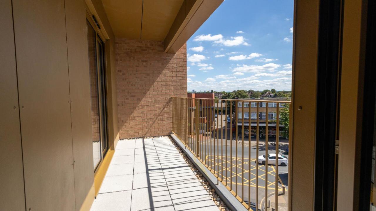 Modern Apartments With Balcony In Merton Near Wimbledon By Sojo Stay Mitcham Kültér fotó