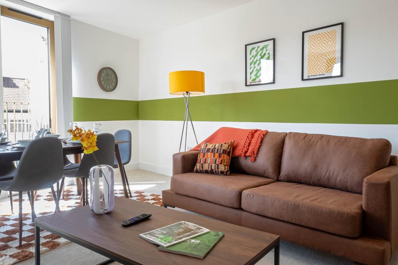 Modern Apartments With Balcony In Merton Near Wimbledon By Sojo Stay Mitcham Kültér fotó