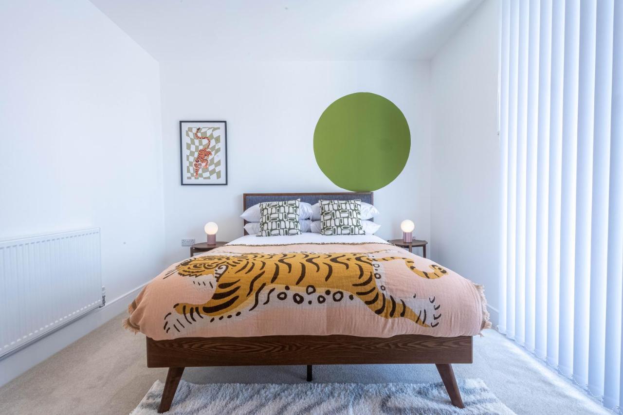 Modern Apartments With Balcony In Merton Near Wimbledon By Sojo Stay Mitcham Kültér fotó