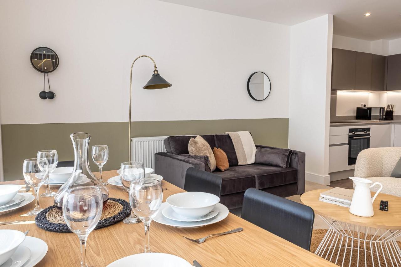 Modern Apartments With Balcony In Merton Near Wimbledon By Sojo Stay Mitcham Kültér fotó