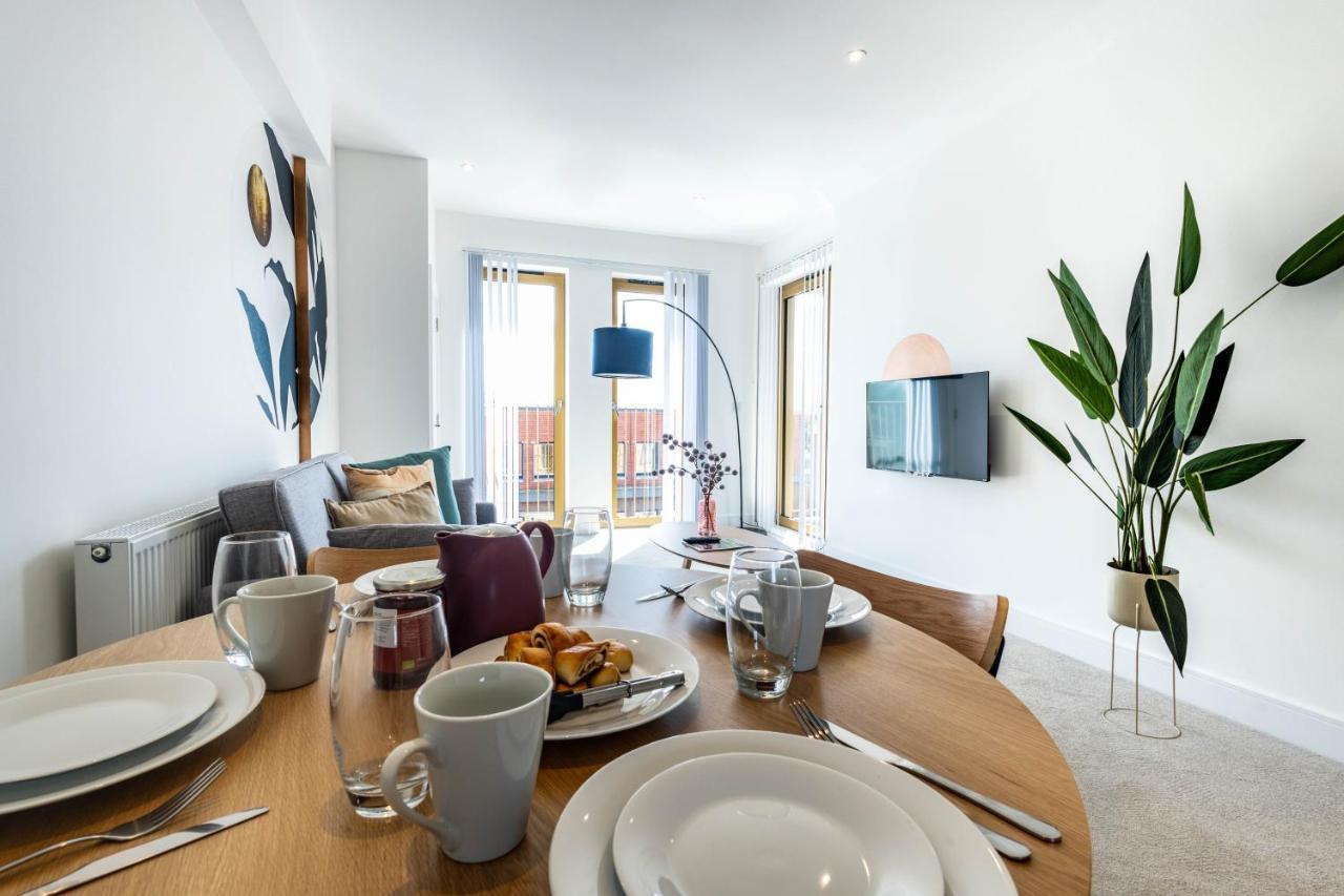 Modern Apartments With Balcony In Merton Near Wimbledon By Sojo Stay Mitcham Kültér fotó