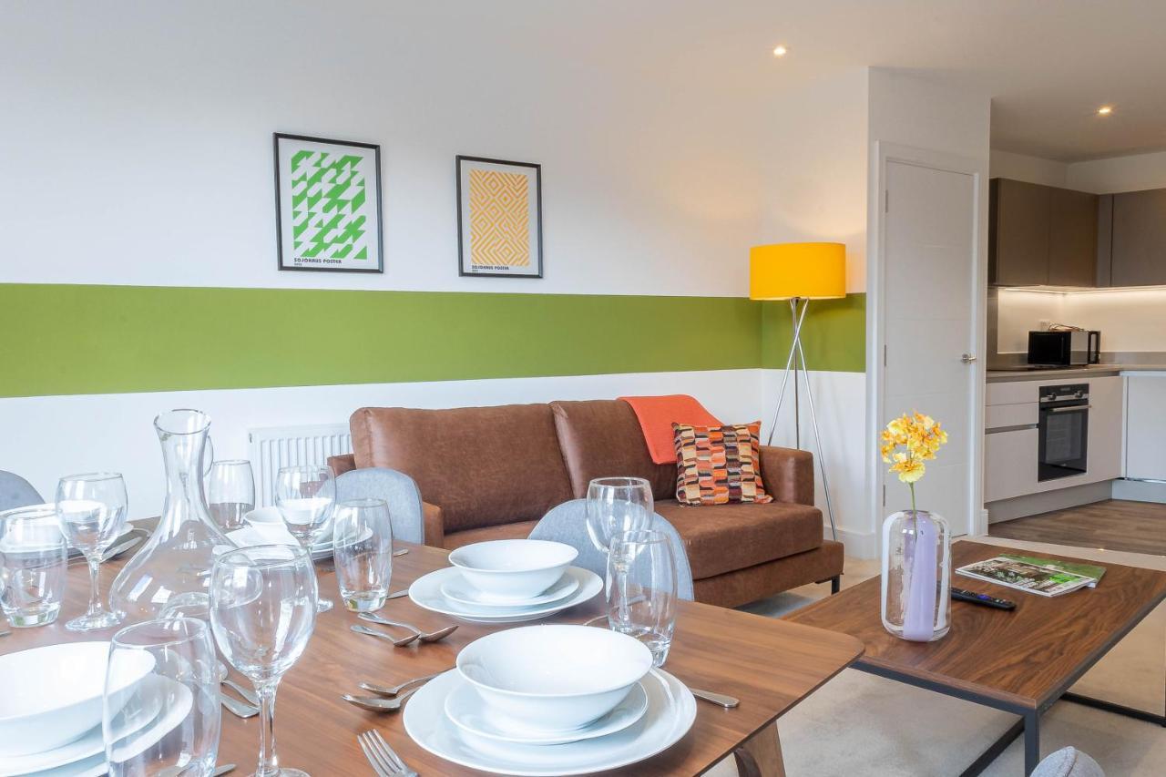 Modern Apartments With Balcony In Merton Near Wimbledon By Sojo Stay Mitcham Kültér fotó