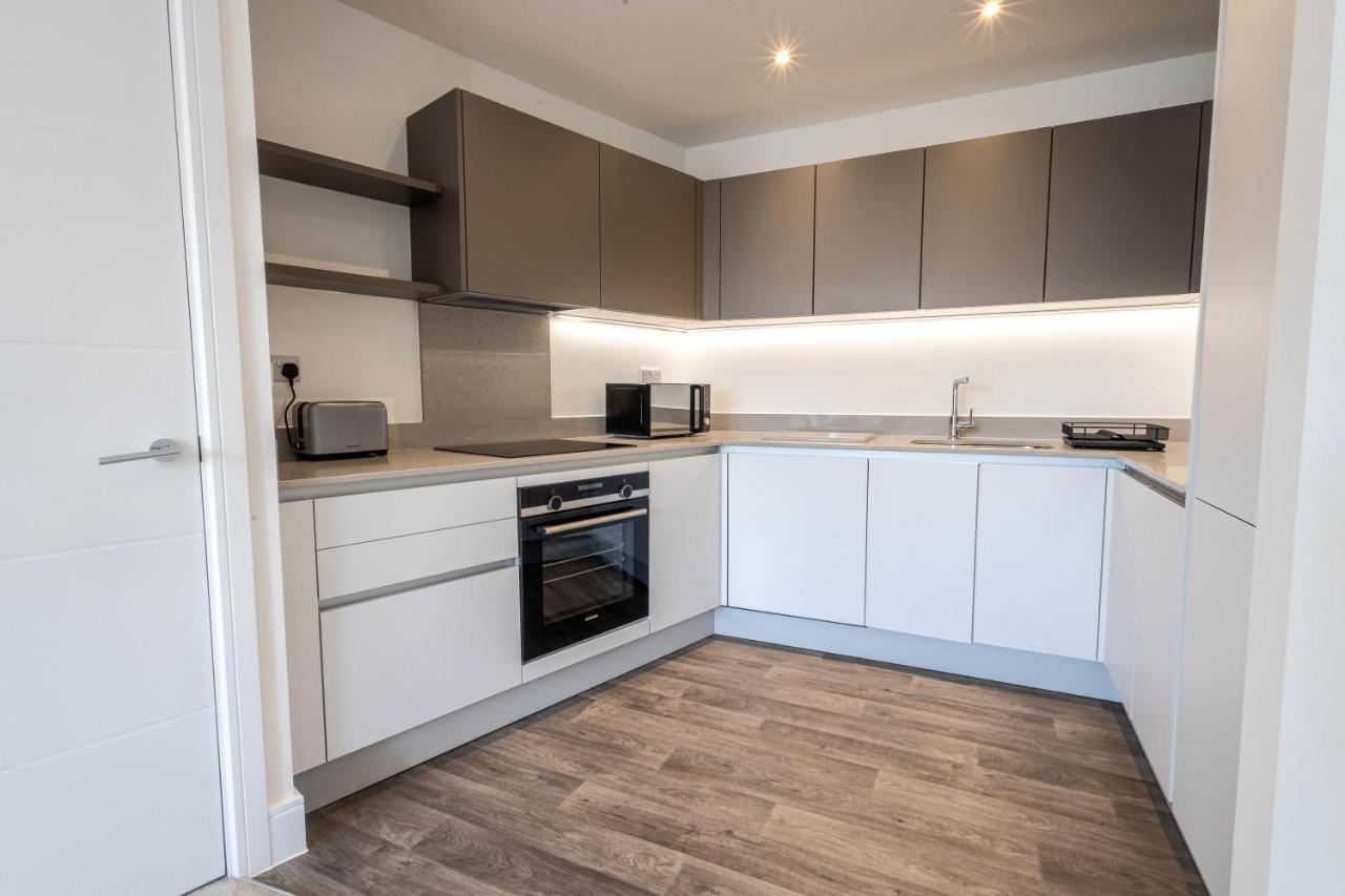 Modern Apartments With Balcony In Merton Near Wimbledon By Sojo Stay Mitcham Kültér fotó