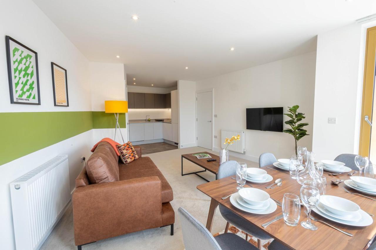 Modern Apartments With Balcony In Merton Near Wimbledon By Sojo Stay Mitcham Kültér fotó