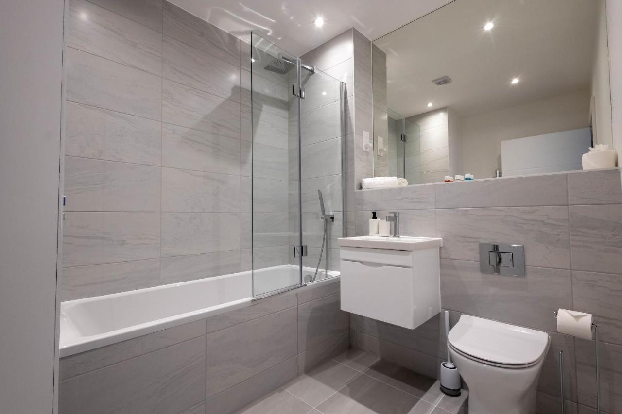 Modern Apartments With Balcony In Merton Near Wimbledon By Sojo Stay Mitcham Kültér fotó