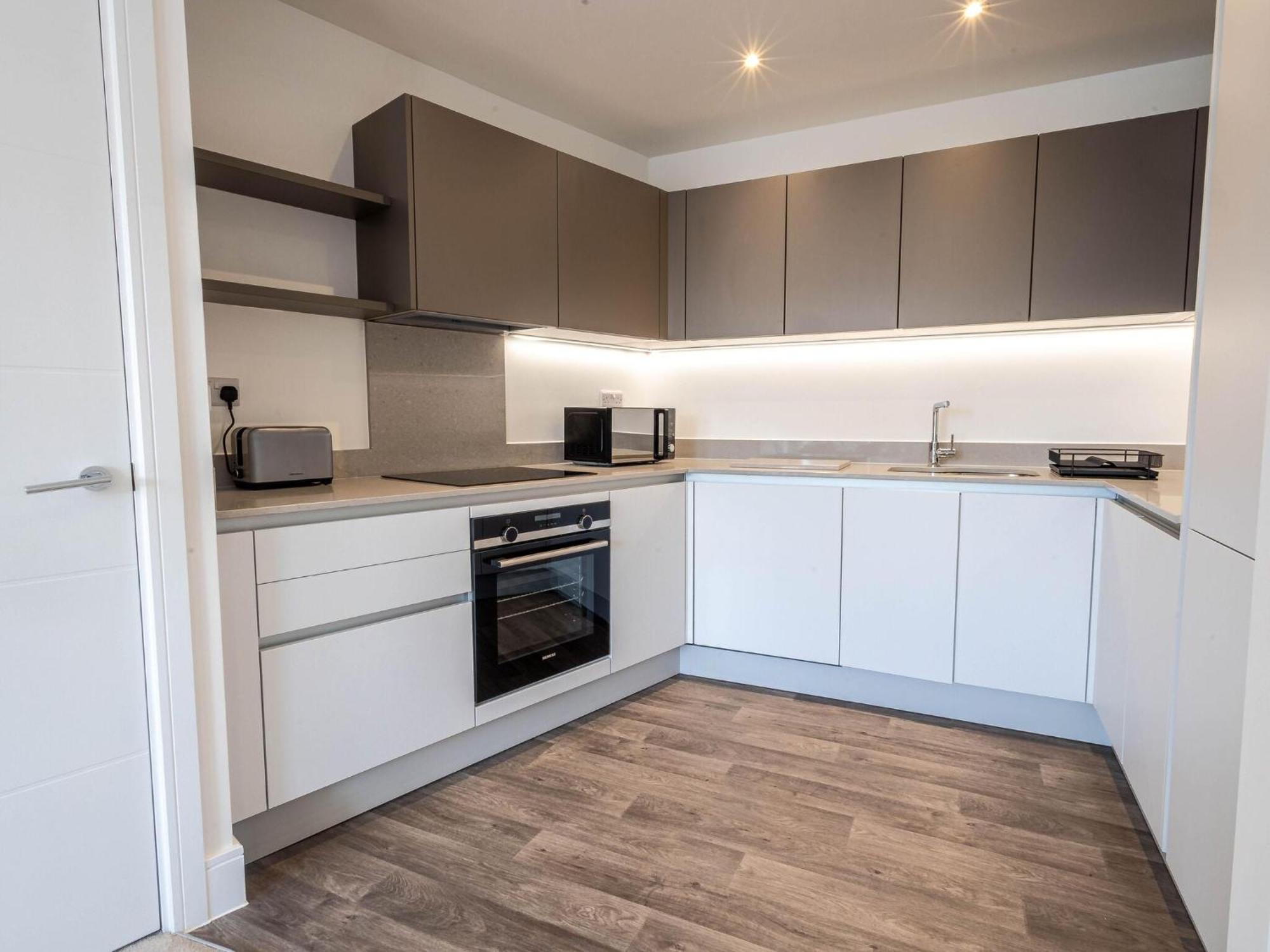 Modern Apartments With Balcony In Merton Near Wimbledon By Sojo Stay Mitcham Kültér fotó